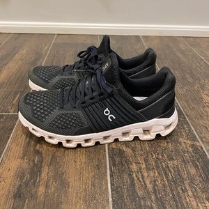 On cloud running shoes size 6.